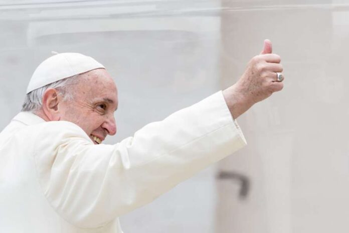 pope-francis-congratulates-italian-soccer-team-on-win-against-roma