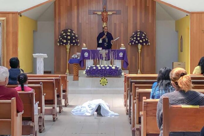 man-dies-on-his-knees-in-front-of-altar-in-mexico-city-church