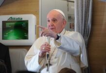 ‘this-is-the-pure-gospel’:-pope-francis-moved-by-iraqi-christians’-witness