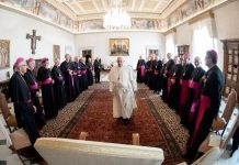 pope-francis-urges-french-catholic-bishops-to-console-victims-in-wake-of-abuse-report