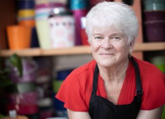 washington-florist-who-declined-to-serve-same-sex-wedding-will-pay-settlement,-retire