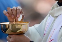 italian-bishop-forbids-unvaccinated-priests-from-distributing-communion
