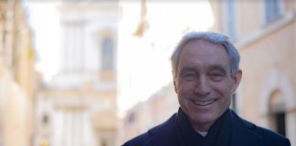 here’s-what-you-need-to-know-about-archbishop-ganswein,-benedict-xvi’s-personal-secretary