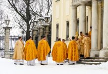 catholic-parishes-in-ukraine-have-become-‘humanitarian-hubs,’-major-archbishop-says