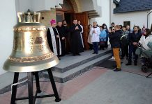 pro-life-bell-forged-in-poland-and-blessed-by-pope-francis-given-to-catholic-parish-in-ukraine