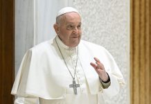 pope-francis:-to-be-‘scandalized’-by-gay-couple-blessings-is-‘hypocrisy’