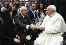 pope-francis,-weakened-by-‘a-bit-of-a-cold,’-has-aide-read-reflection-before-hospital-visit