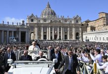 pope-francis-prays-for-victims-of-moscow-terrorist-attack-at-palm-sunday-mass