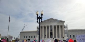 photos:-pro-life-and-pro-abortion-activists-hold-dueling-rallies-outside-supreme-court